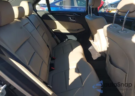 2011 Mercedes-Benz E 350 z USA, uszkodzony, nr VIN WDDHF5GB8BA343051